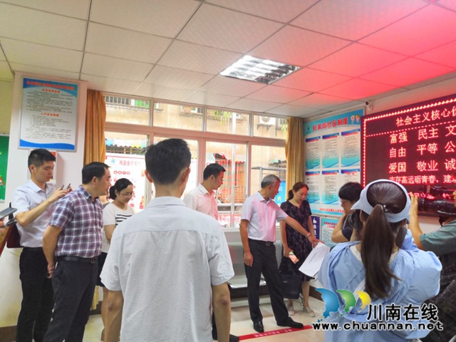 泸州市创建办实地调研龙马潭区小市街道杜家街社区(图2)