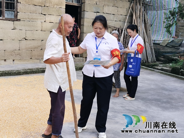内江经开区靖民镇石马村持续宣传“创文创卫”(图2)