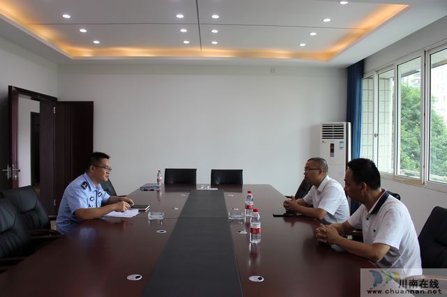 玉蟾街道持续开展夏日送“清凉”慰问活动(图3) 玉蟾街道持续开展夏日送“清凉”慰问活动(图3)