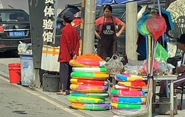 30岁男子在雷波四川马湖溺亡，家属质疑救援不力 景区：湖中禁止游泳，已及时救援(图5)