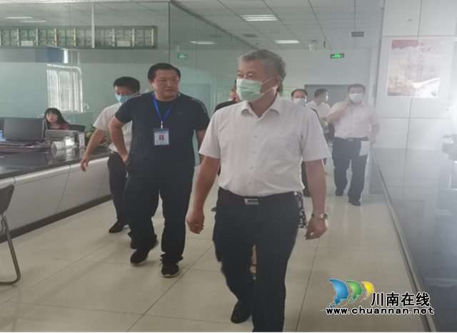 刘云带队督导纳溪区行政审批局全国文明城市建设工作(图1)