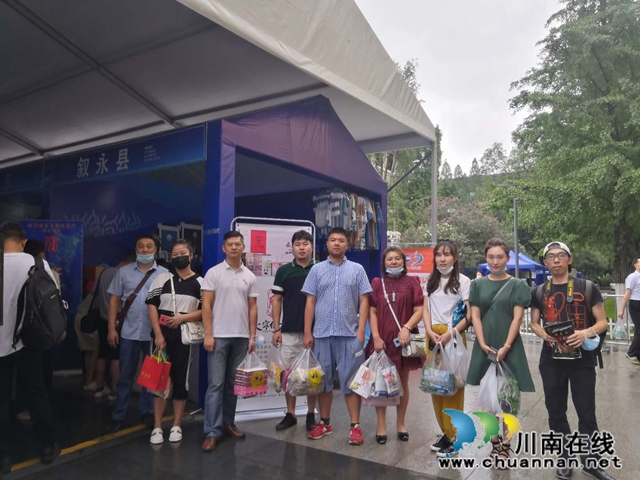 叙永县组织企业参加省直部门定点帮扶贫困县农产品展销活动(图2) 叙永县组织企业参加省直部门定点帮扶贫困县农产品展销活动(图2)