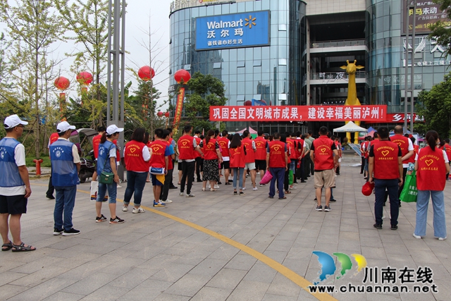 龙马潭区红星街道开展巩固文明城市创建成果集中宣传活动(图1)