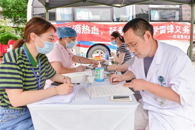 西南医大附院：今年441人献血总计超12万毫升(图8)