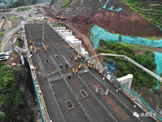 宜彝高速最新进展：全线第一座长隧道顺利贯通(图3)