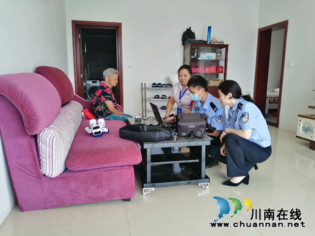 内江经开区靖民镇石马村：上门为老人送暖心服务(图1)