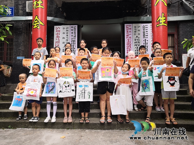 龙马潭区小市街道开展“青伴童行 快乐同行”环保袋创意绘画活动(图1)