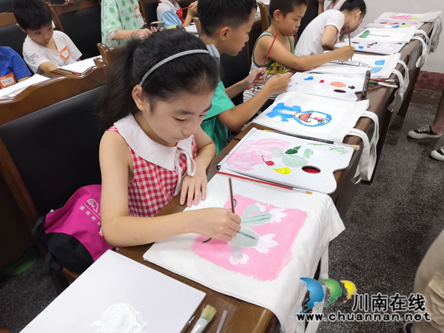 龙马潭区小市街道开展“青伴童行 快乐同行”环保袋创意绘画活动(图3)