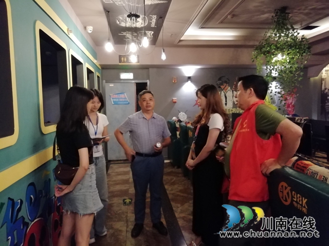 泸县玉蟾街道对辖区网吧开展突击检查