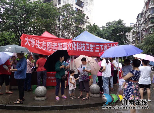 泸县玉蟾街道开展暑期文化科技卫生“三下乡”活动(图2)