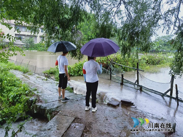 内江经开区靖民镇凉风社区：“汛”速行动，网格员争当隐患排查“先锋”(图2)