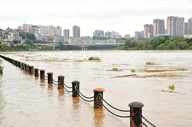 紧急！新一轮洪峰来势凶猛！内江昨晚拉响“警报”(图1)