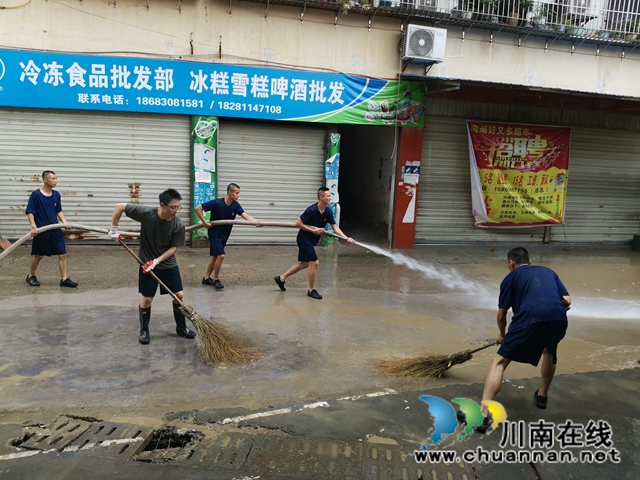 洪峰过后，泸县海潮镇打响“水退人进”的清淤大战(图4)