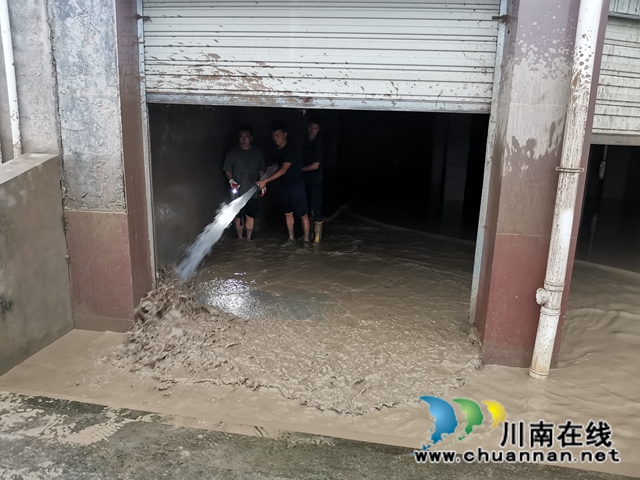 洪峰过后，泸县海潮镇打响“水退人进”的清淤大战(图11)