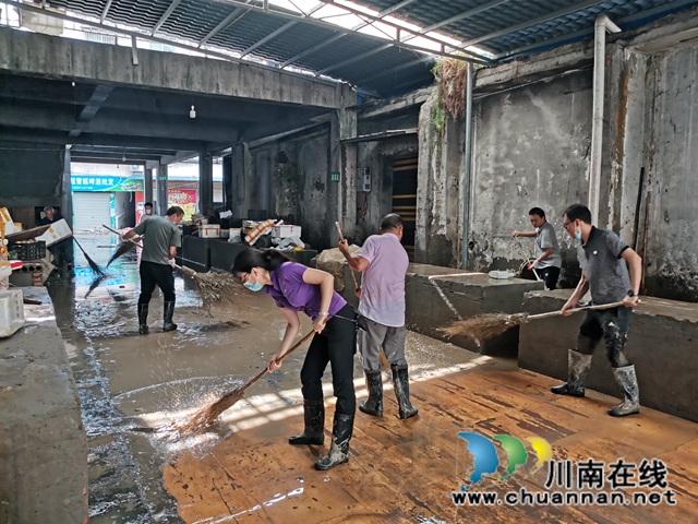 洪峰过后，泸县海潮镇打响“水退人进”的清淤大战(图12)