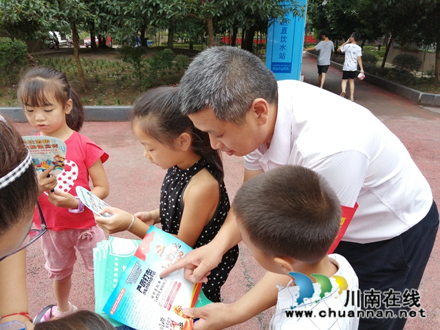 内江经开区靖民镇开展扫黑除恶再宣传 打赢收官之战