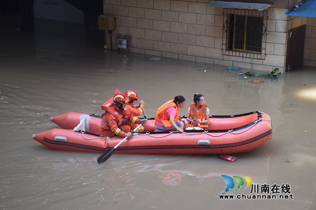 洪峰过境　合江消防紧急疏散被困群众18人(图4)