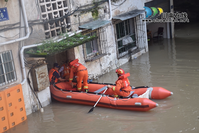 洪峰过境　合江消防紧急疏散被困群众18人(图5)