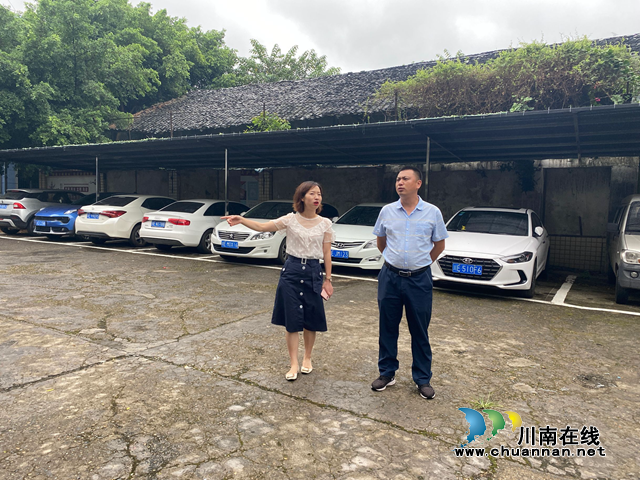 龙马潭区小市街道总河长开展洪峰过境巡河工作