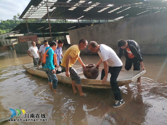 龙马潭：迅速部署 坚守一线 全力迎战洪峰(图8)