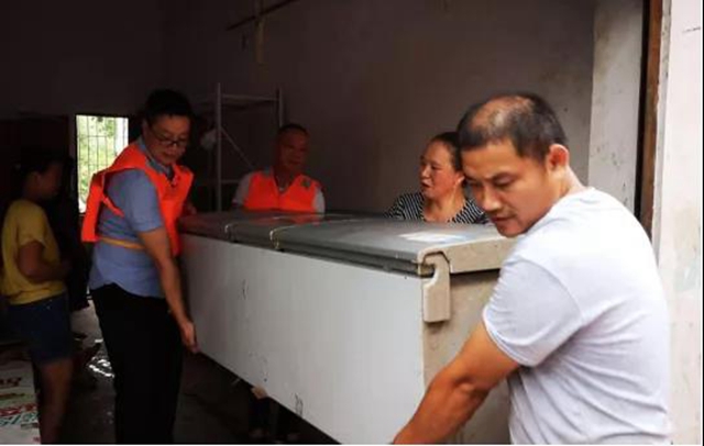 抗洪抢险，泸州市场监管人勇担当！(图5)