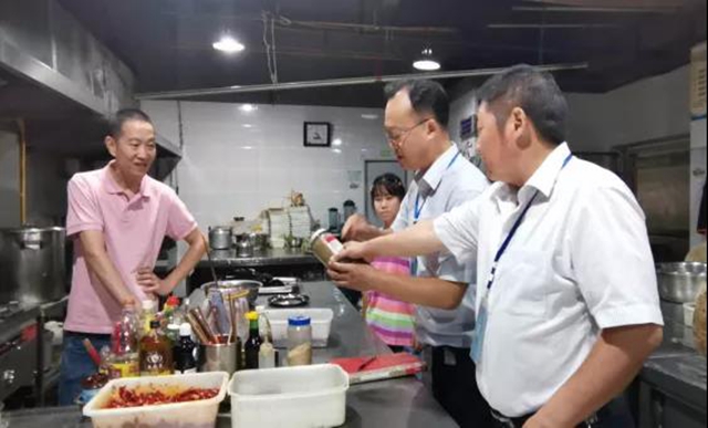 抗洪抢险，泸州市场监管人勇担当！(图7)