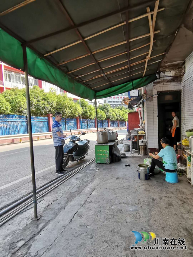 古蔺县检察院到包保区域开展“文明餐桌”宣传活动(图2)