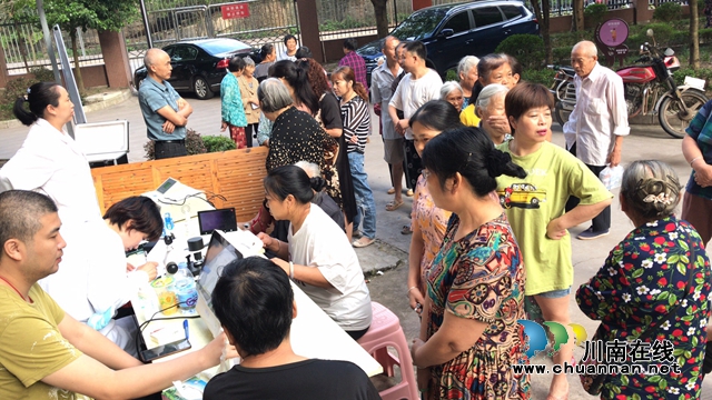 内江经开区靖民镇双雁社区开展居民免费健康体检活动(图2)