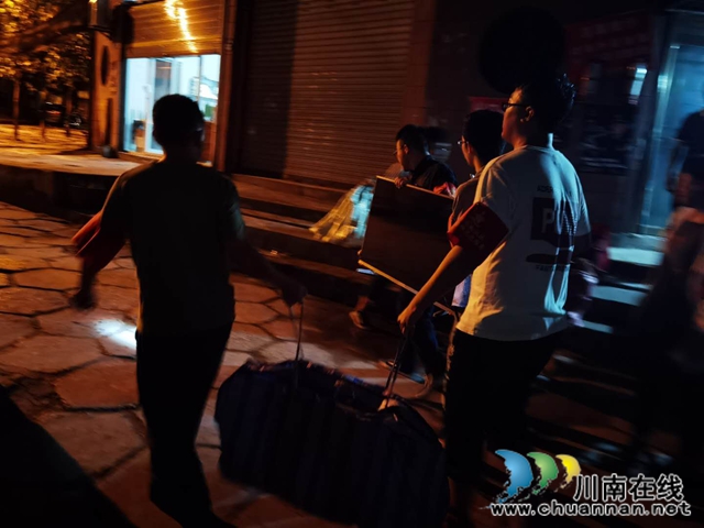 龙马潭法院：抗洪减灾中，那一抹“闪亮”的”法院灰”(图3)