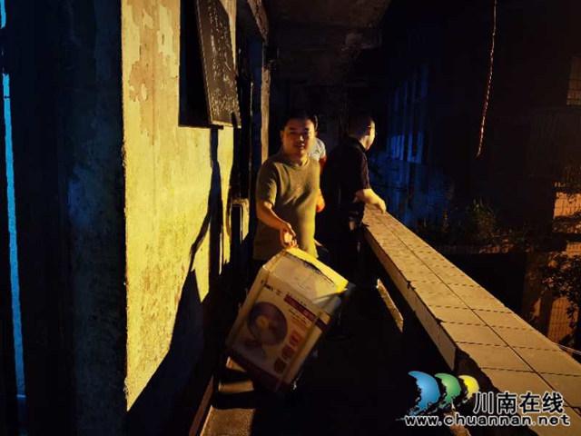 龙马潭法院：抗洪减灾中，那一抹“闪亮”的”法院灰”(图4)