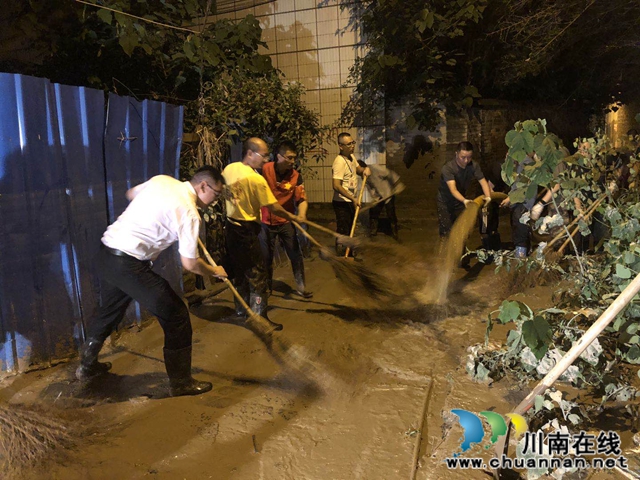 龙马潭法院：抗洪减灾中，那一抹“闪亮”的”法院灰”(图7)