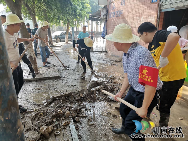 龙马潭法院：抗洪减灾中，那一抹“闪亮”的”法院灰”(图9)