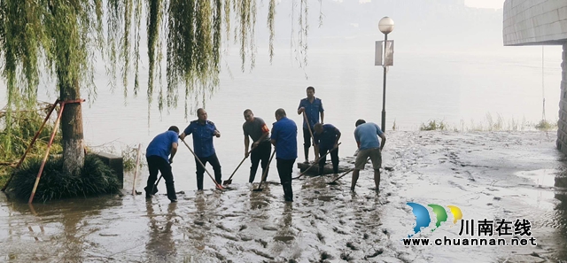江阳区北城街道：为了美丽滨江路，城管奋战清淤第一线(图5)