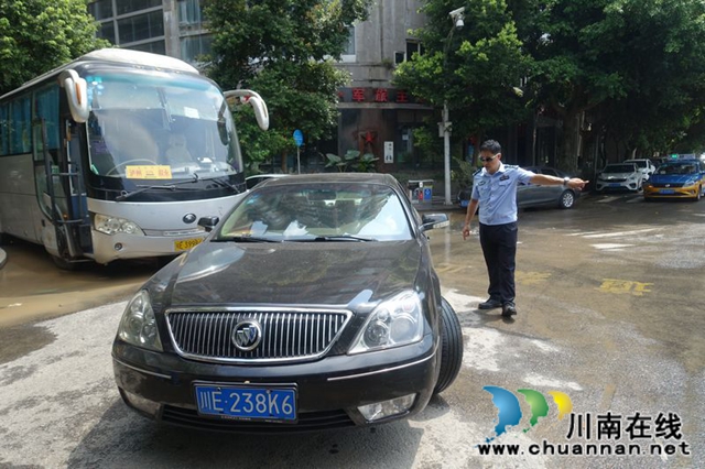 泸州:清淤守卡点 有我警盾抗洪抢险!(图13) 泸州:清淤守卡点 有我警盾抗洪抢险!(图13)