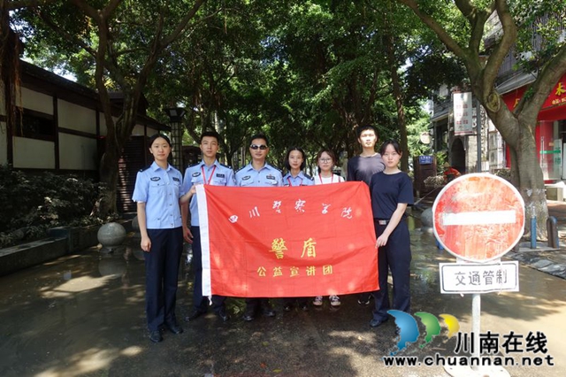 泸州:清淤守卡点 有我警盾抗洪抢险!(图12) 泸州:清淤守卡点 有我警盾抗洪抢险!(图12)