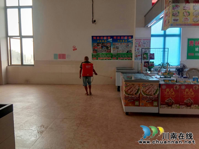 泸县玉蟾街道开展夏季重大动物疫病防控全覆盖消毒工作(图3)