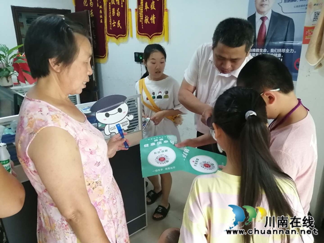 内江经开区靖民镇双雁社区：持续疫情防控宣传，助推健康码申领(图3)