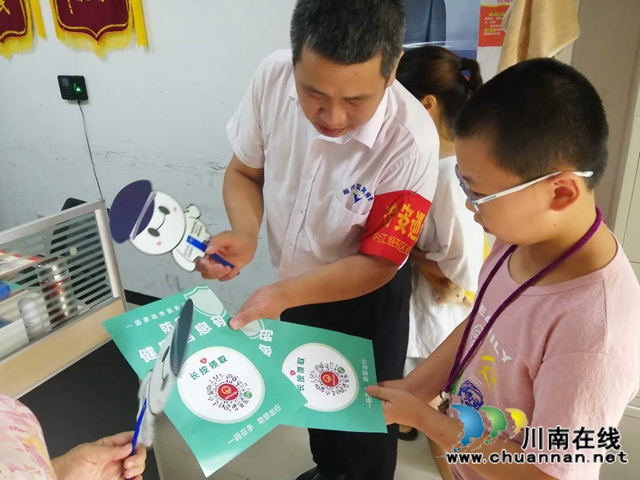 内江经开区靖民镇双雁社区：持续疫情防控宣传，助推健康码申领