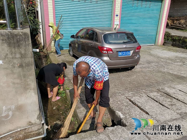内江经开区靖民镇石坝村开展卫生大清扫活动(图2)