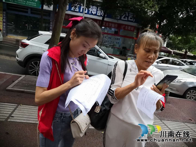 江阳区大山坪街道山岩脑社区：洪退人进，助力复工(图2)