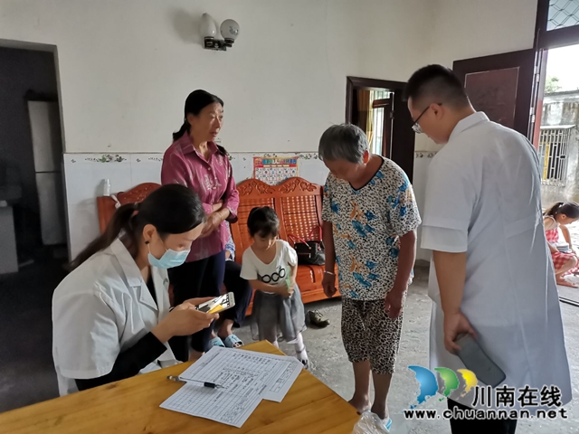 泸县玉蟾街道开展免费体检活动(图1)