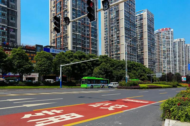 泸州已建成公交专用道115.2公里，新增末端公共配送站100个(图1)