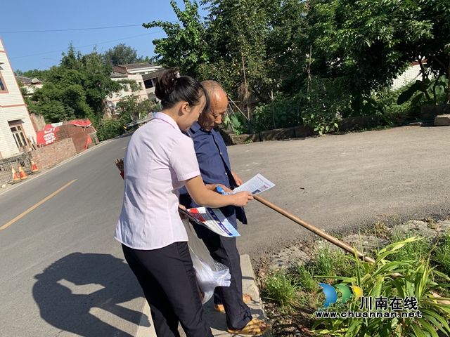 内江经开区靖民镇凉风社区：网格员积极开展医保政策宣传，保障村民参保权益(图1)