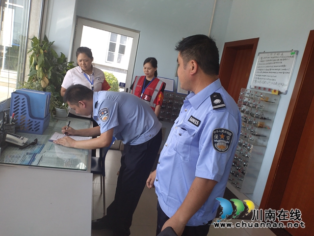 内江经开区靖民镇双雁社区：持续消防安全排查，助推平安建设(图2)