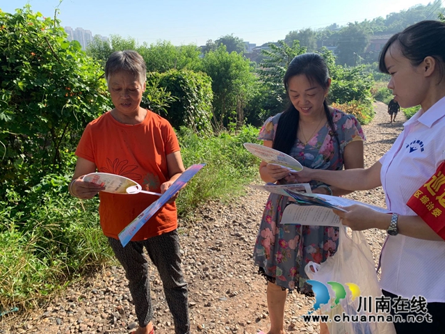 内江经开区靖民镇凉风社区:积极开展扫黑除恶宣传(图2) 内江经开区靖民镇凉风社区:积极开展扫黑除恶宣传(图2)