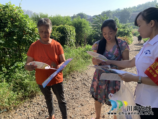 内江经开区靖民镇凉风社区：网格员编织起扫黑除恶宣传网(图1)