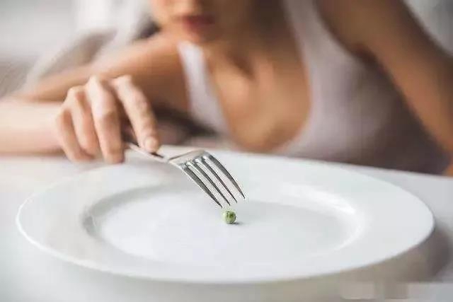 【关注】收到大学通知书后，泸州女孩在家节食减肥！出事儿了……(图2)