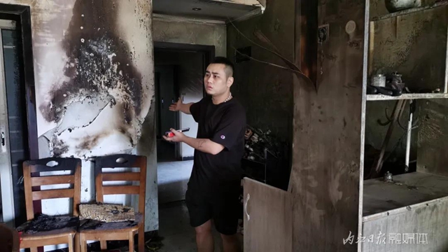 内江:家中失火困住母亲与婴儿,几位青年爬楼撬栏救人(图9) 内江:家中失火困住母亲与婴儿,几位青年爬楼撬栏救人(图9)