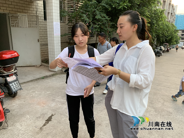 纳溪法院认真组织开展创文入户宣传志愿服务活动(图1)