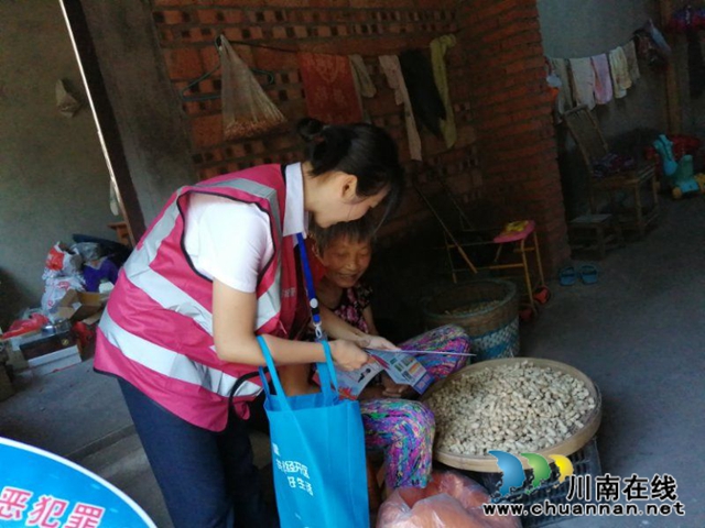 内江经开区靖民镇沱江社区:禁毒入户,平安你我他!(图2) 内江经开区靖民镇沱江社区:禁毒入户,平安你我他!(图2)